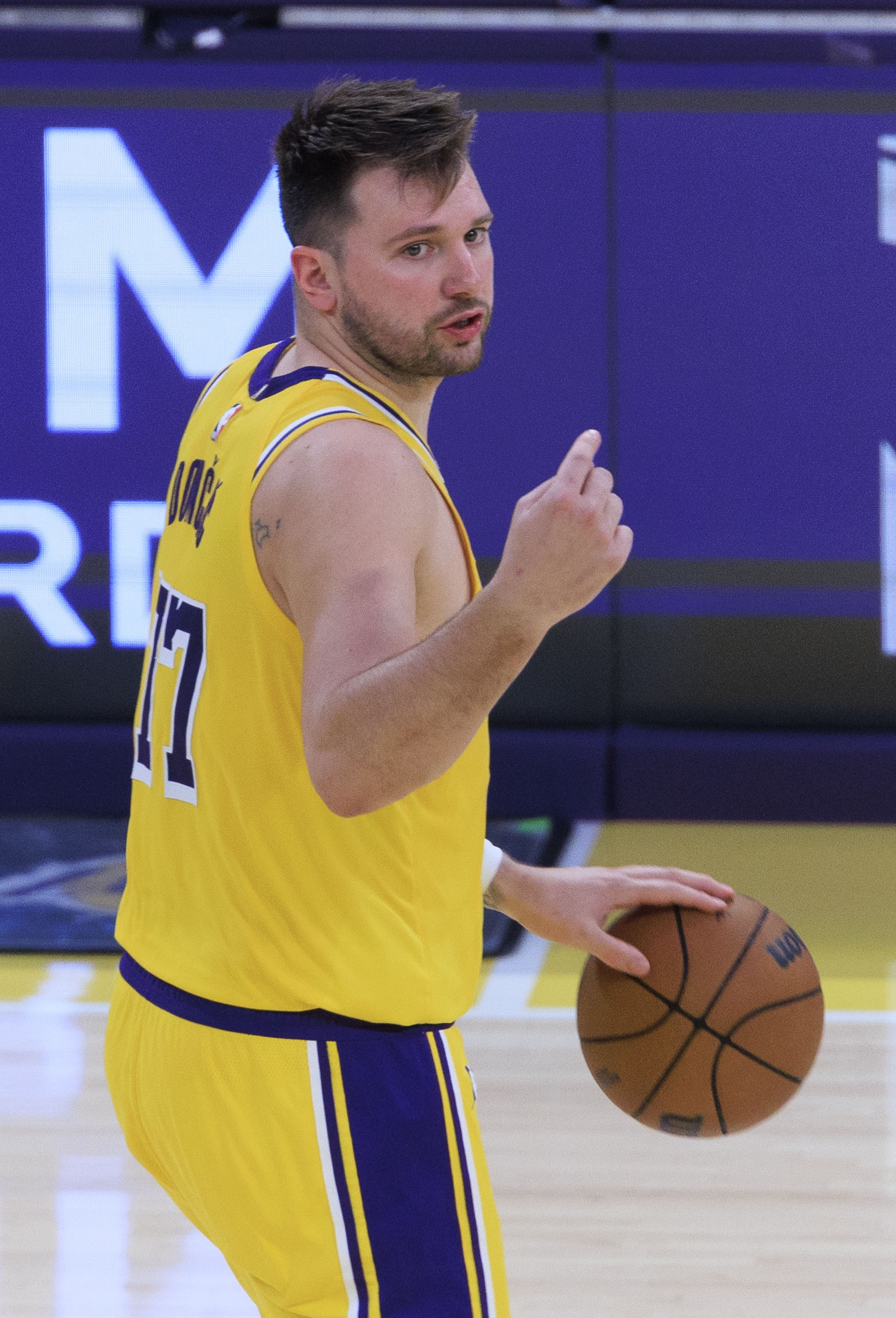 九游娱乐-东契奇在MAD比赛中比赛规则变更，战术调整引发热议！热度持续攀升的简单介绍