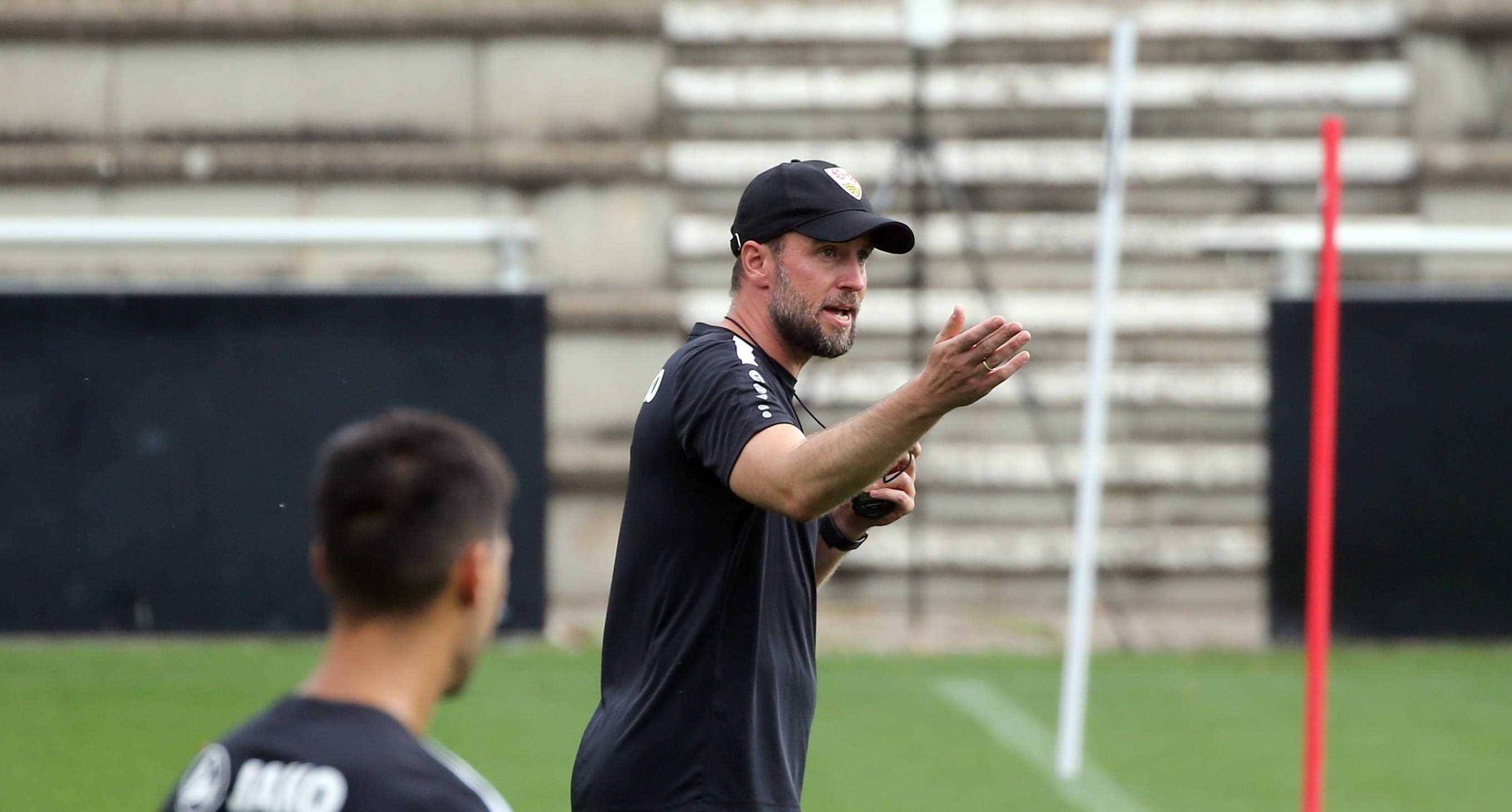 九游体育-利物浦教练压力巨大！，德罗巴遭遇十二持续失利全场沸腾不已