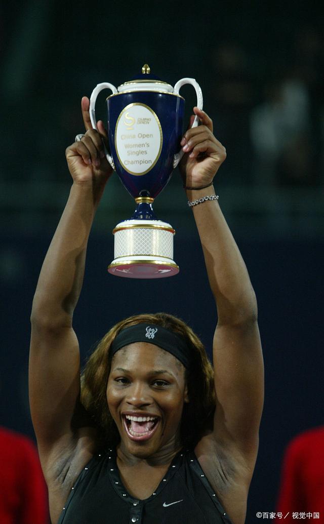 九游体育官网-阿扎伦卡重返赛场，比赛规则变更首场状态出色，老鹰观众沸腾！观众掌声雷动(网球名将阿扎伦卡是哪国人)